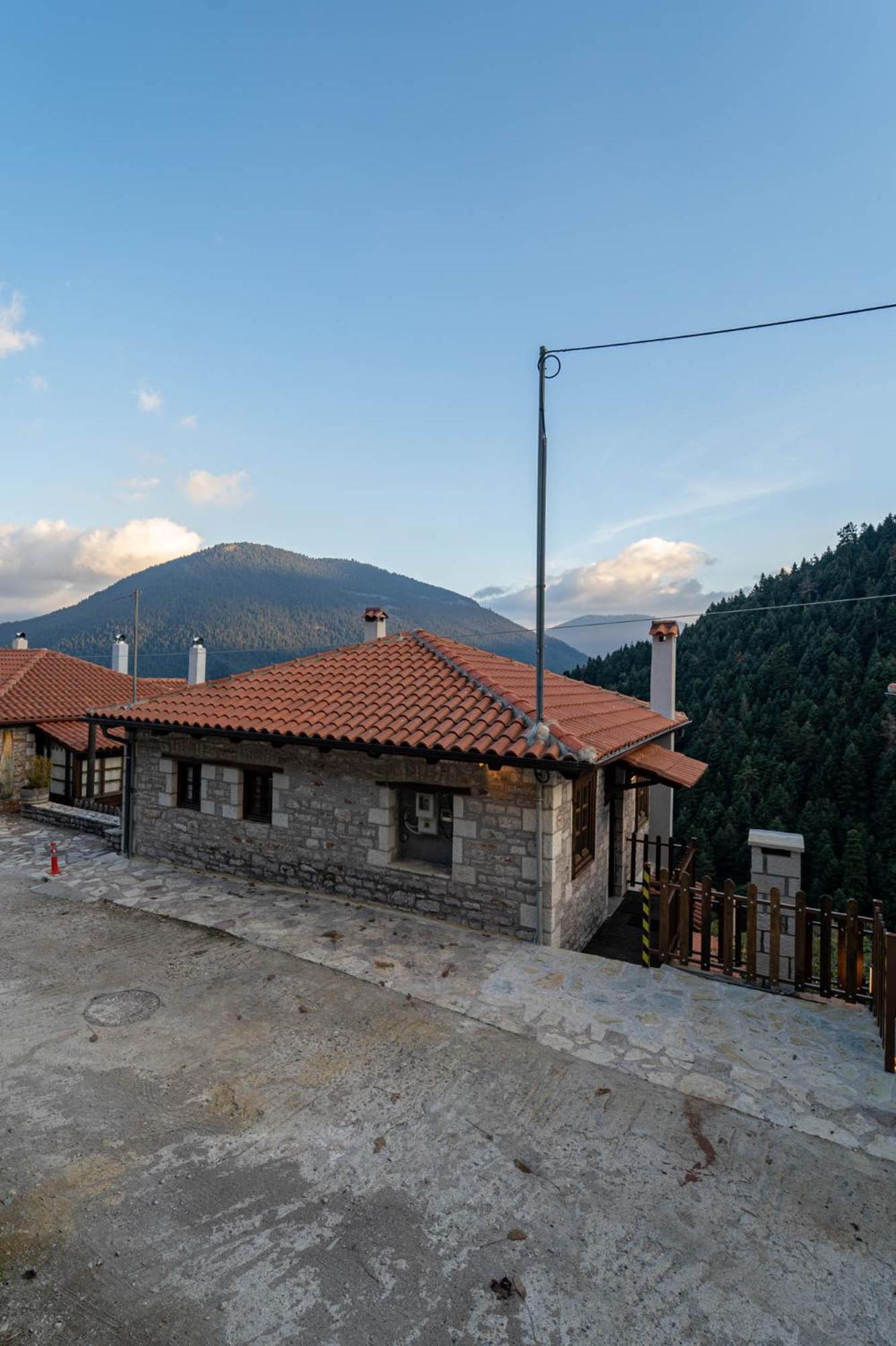 Villa Korfes-Κορφές Τριώροφη Βίλα Για Οικογένειες Και Παρέες Karpenísion Zewnętrze zdjęcie