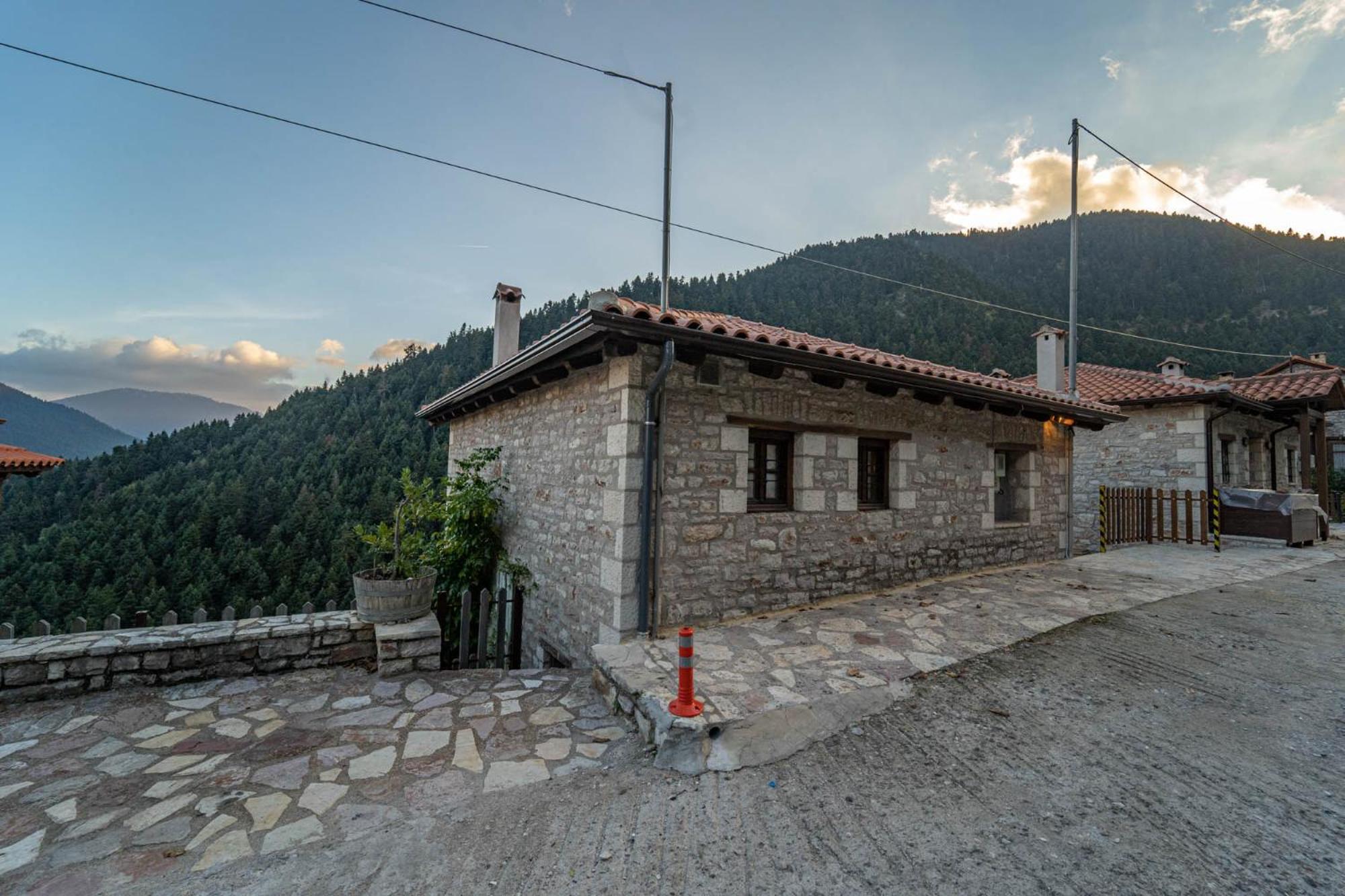 Villa Korfes-Κορφές Τριώροφη Βίλα Για Οικογένειες Και Παρέες Karpenísion Zewnętrze zdjęcie